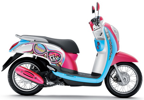 Honda Scoopy-i Helm In tampil dengan Warna dan Striping baru di Thailand pk
