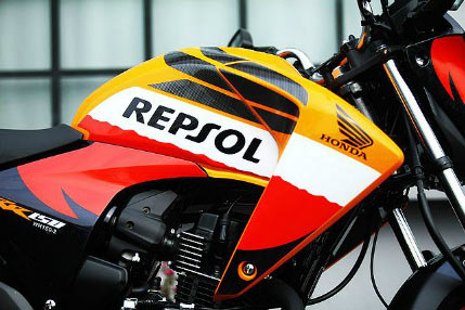 Honda Megapro dengan Grafis Repsol Honda MotoGP r